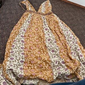 Pull&Bear Floral V-Neck Mini Dress in Orange and Cream